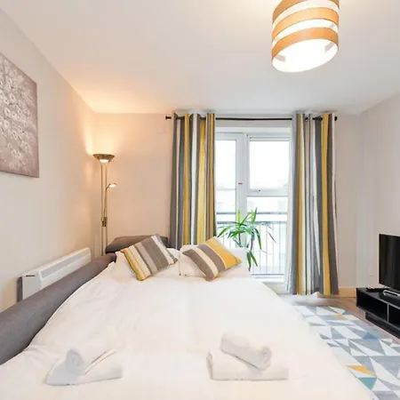 Apartment City Centre Apt 10 Min Walk To Temple Bar Sleeps 4 *