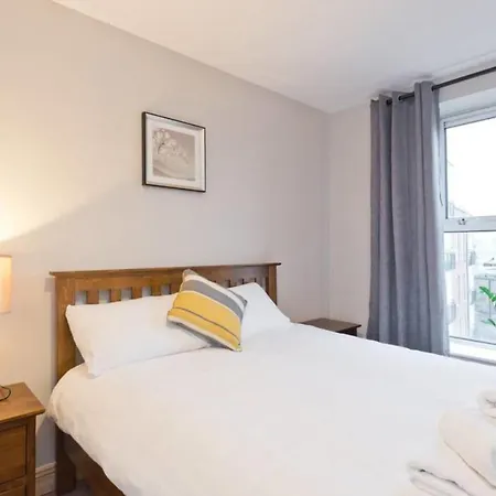 Apartment City Centre Apt 10 Min Walk To Temple Bar Sleeps 4 *