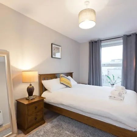Apartment City Centre Apt 10 Min Walk To Temple Bar Sleeps 4 *