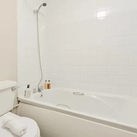 City Centre Apt 10 Min Walk To Temple Bar Sleeps 4 Dublin