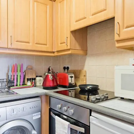 City Centre Apt 10 Min Walk To Temple Bar Sleeps 4 *